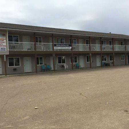 Kacee'S Northern Suites Fort Nelson Zewnętrze zdjęcie