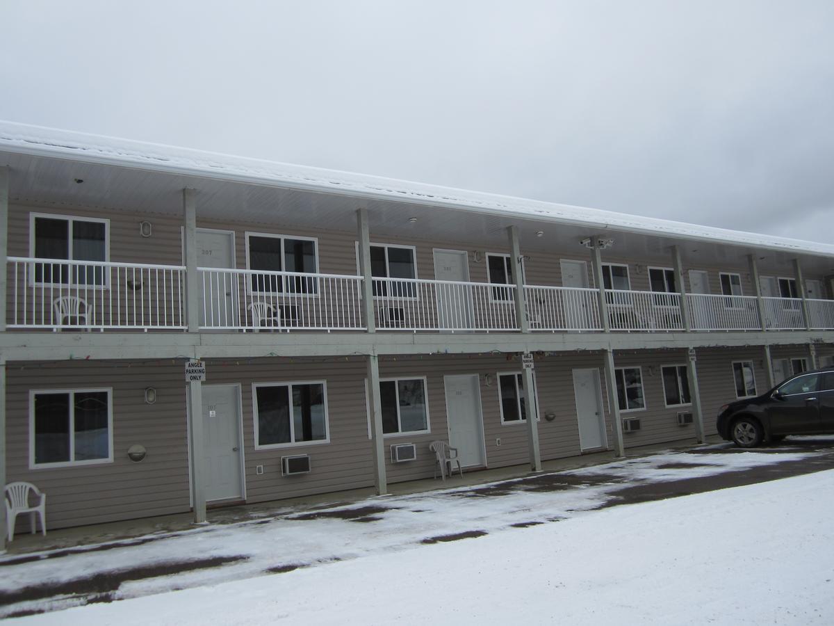 Kacee'S Northern Suites Fort Nelson Zewnętrze zdjęcie
