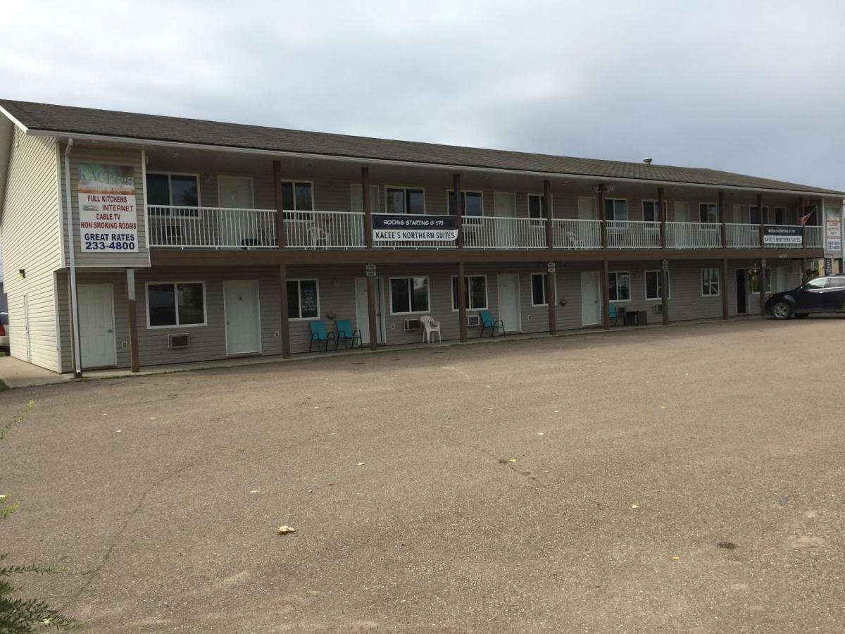 Kacee'S Northern Suites Fort Nelson Zewnętrze zdjęcie