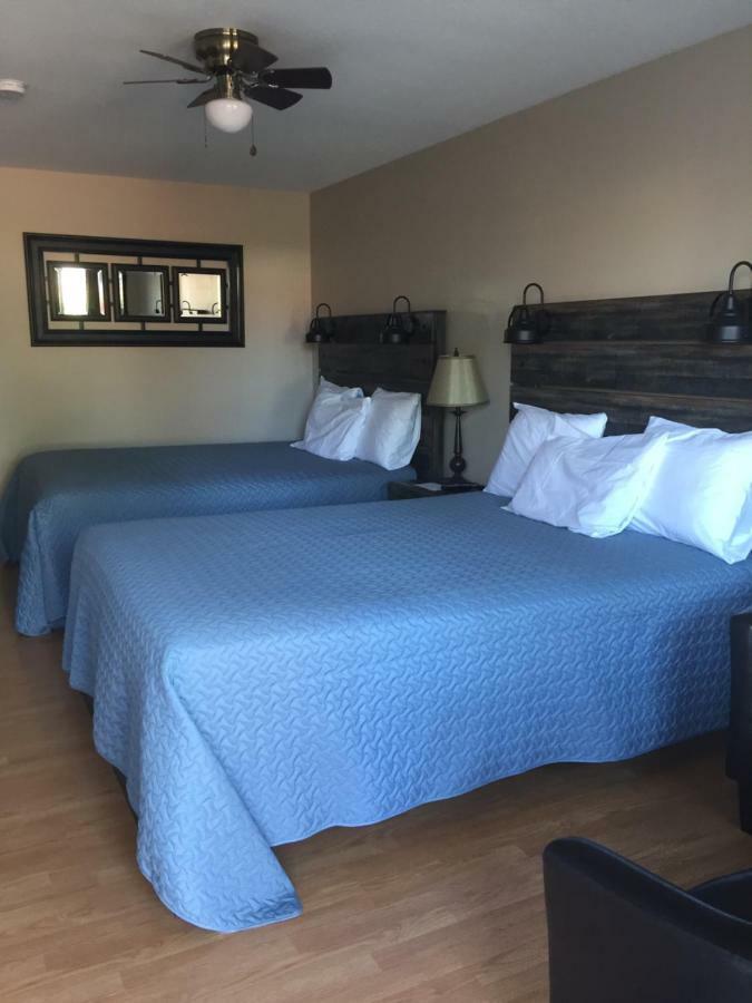 Kacee'S Northern Suites Fort Nelson Zewnętrze zdjęcie