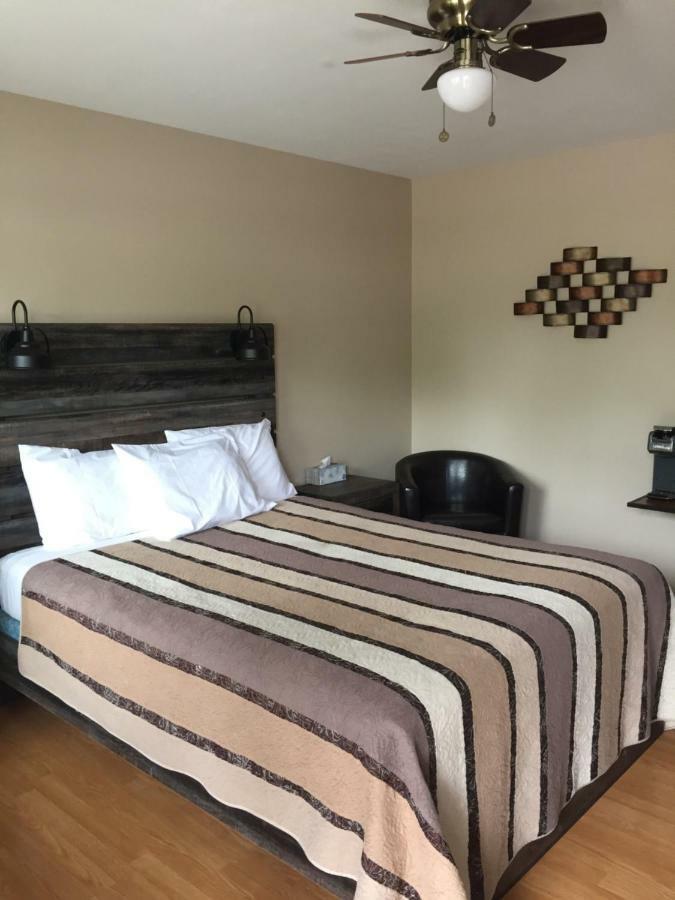 Kacee'S Northern Suites Fort Nelson Zewnętrze zdjęcie